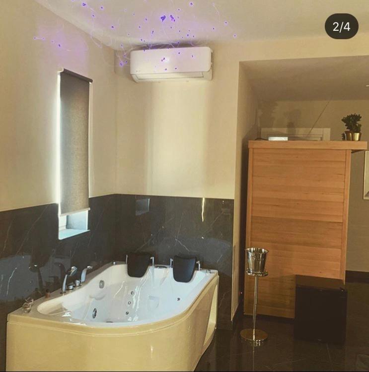 Hotel Elite Varcaturo Bagian luar foto