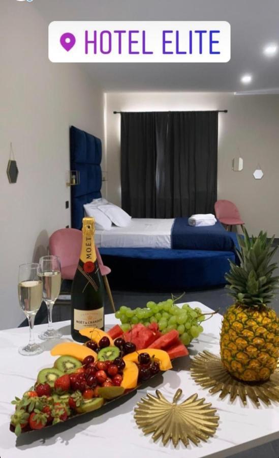 Hotel Elite Varcaturo Bagian luar foto