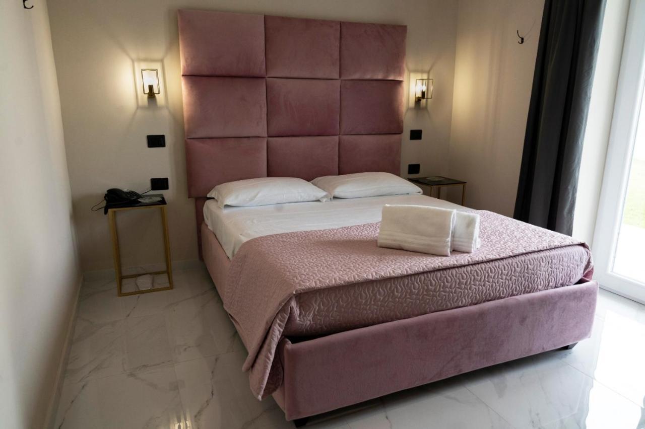 Hotel Elite Varcaturo Bagian luar foto