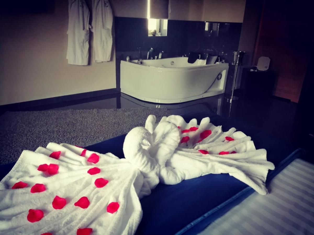 Hotel Elite Varcaturo Bagian luar foto