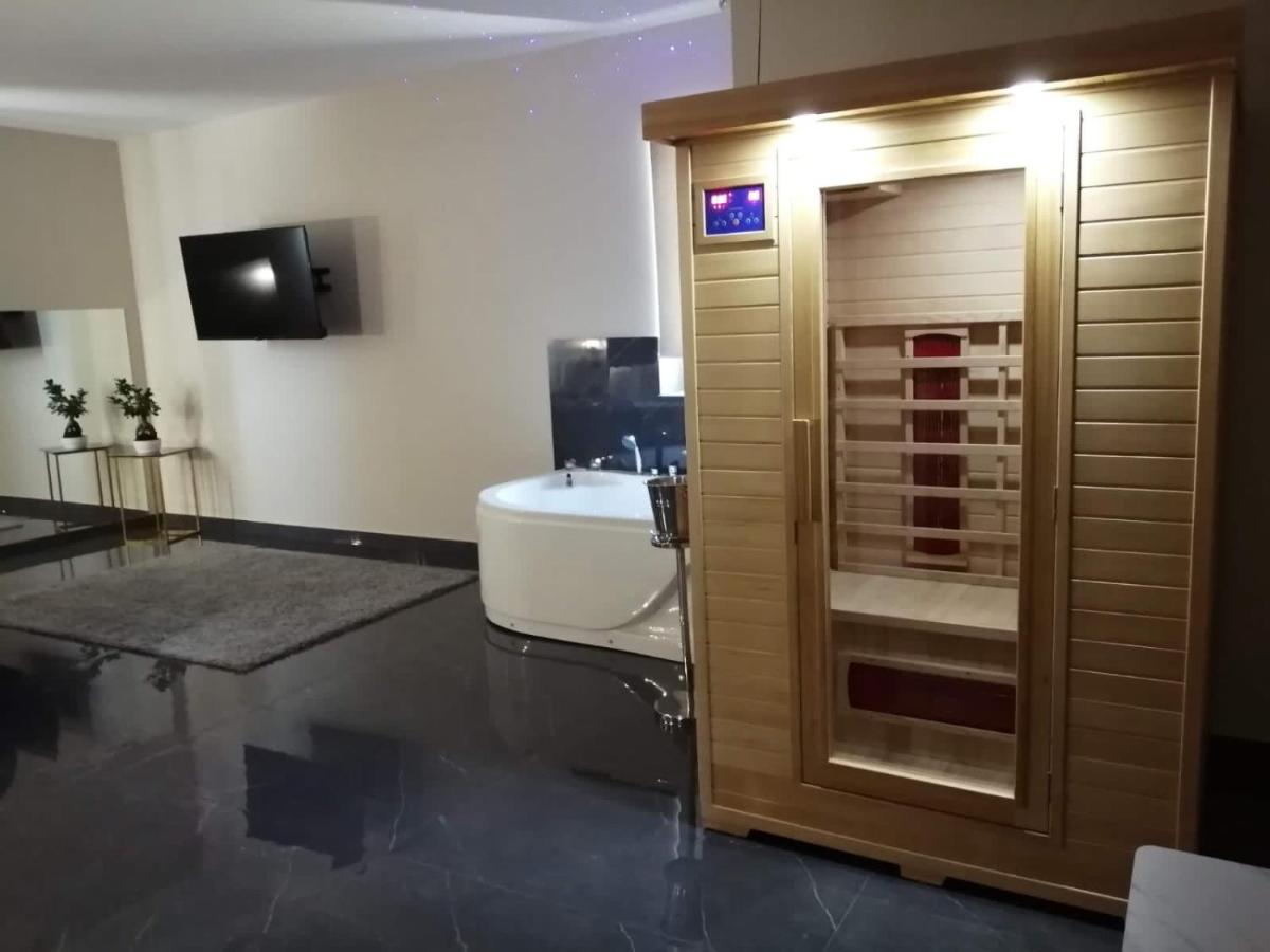 Hotel Elite Varcaturo Bagian luar foto