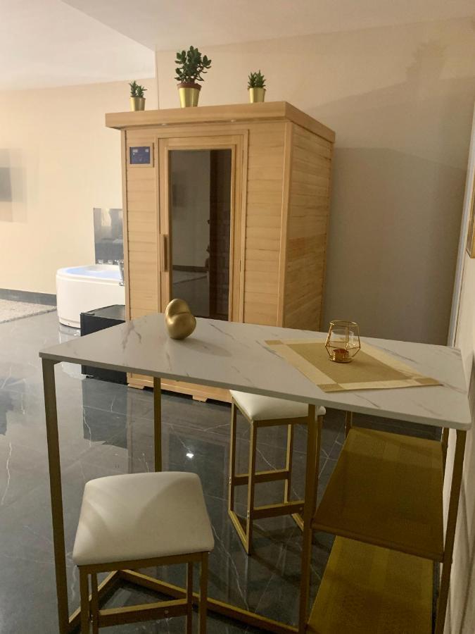 Hotel Elite Varcaturo Bagian luar foto